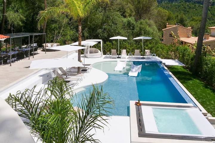 Villa for 20 people, with balcony and garden - 1