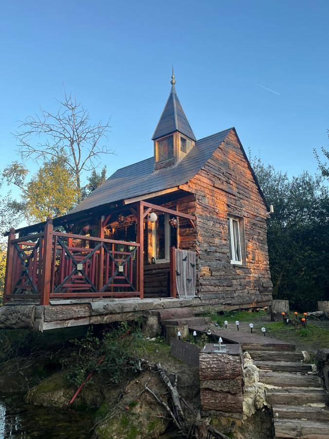 Cabane atypique sur une Île in Sury-aux-Bois, Région d'Orléans