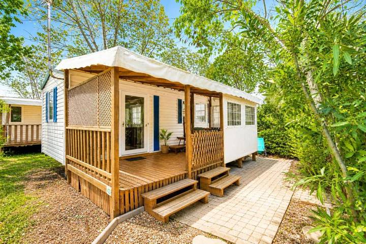 Location de vacances pour 6 personnes, avec bassin pour enfant ainsi que terrasse et piscine dans la Tamarissière - 2