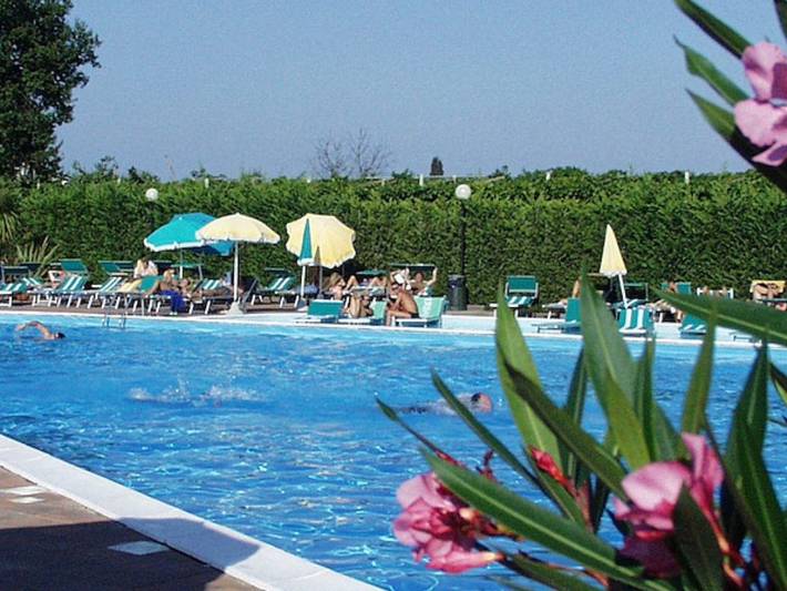 Agriturismo per 3 persone, con Balcone e Terrazza nonché Giardino e Piscina a Lazise