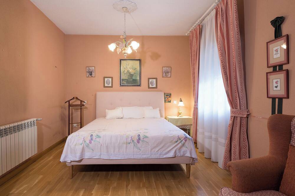 Villa para 8 personas en el noroeste de Madrid, a 20 minutos del centro， in Las Rozas, Provincia de Madrid