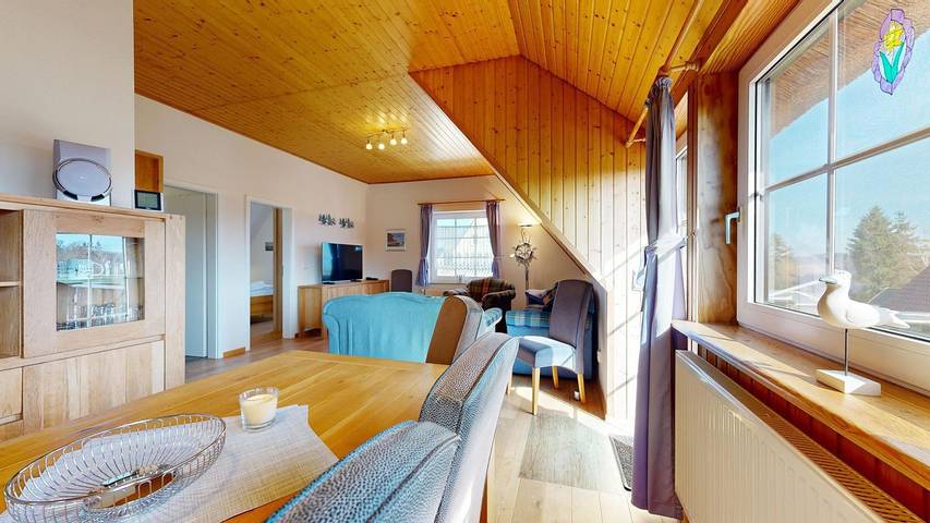 Traumhaftes Reetdachhaus in ruhiger Lage mit großem Garten und Balkon. in Lancken-Granitz, Rügen