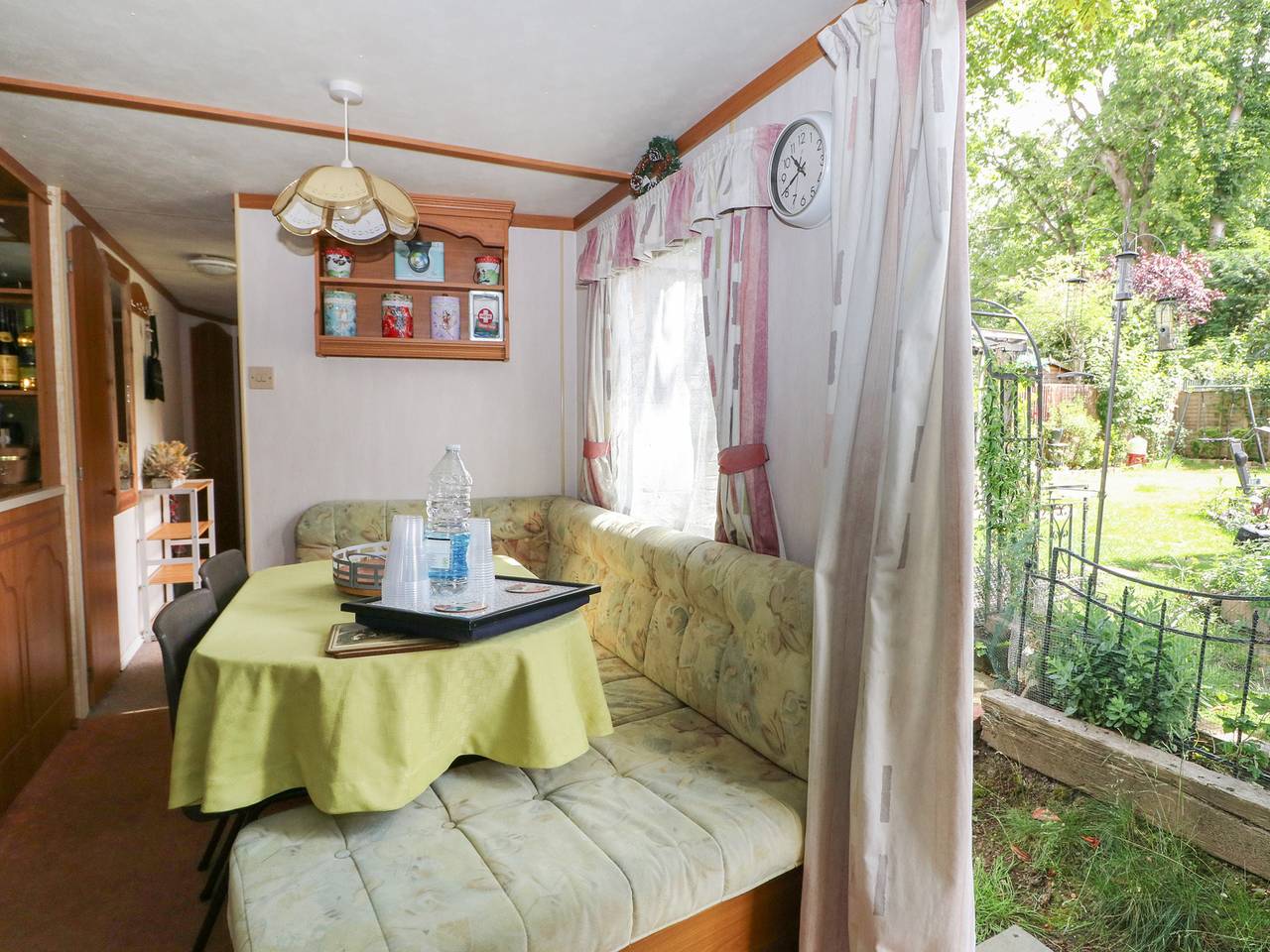 10 Cater Gardens in Worplesdon, Guildford
