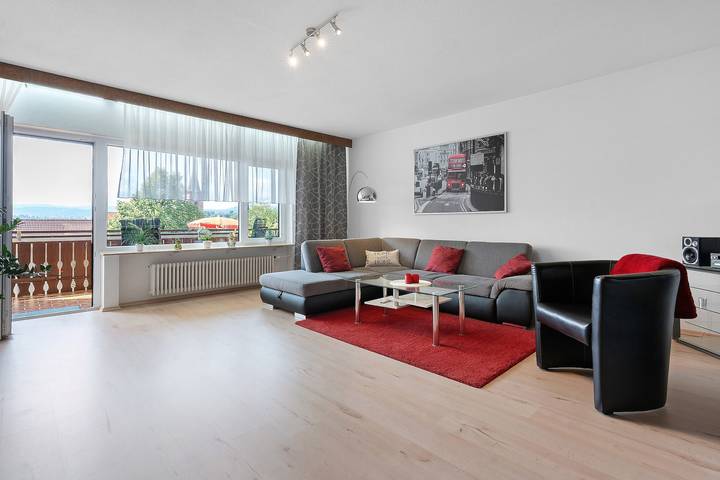Geheel appartement, Vakantiewoning 'La Luna' met gemeenschappelijke tuin, balkon en wifi in Marxzell, Noordelijk Zwarte Woud