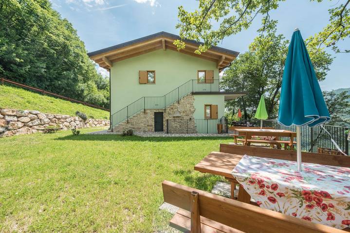 Bauernhof für 5 Personen, mit Seeblick und Garten, mit Haustier