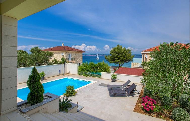 Urlaub am Meer: 1 km zum Strand, Pool, Terrasse, WLAN & Küche! in Kukljica, Insel Ugljan