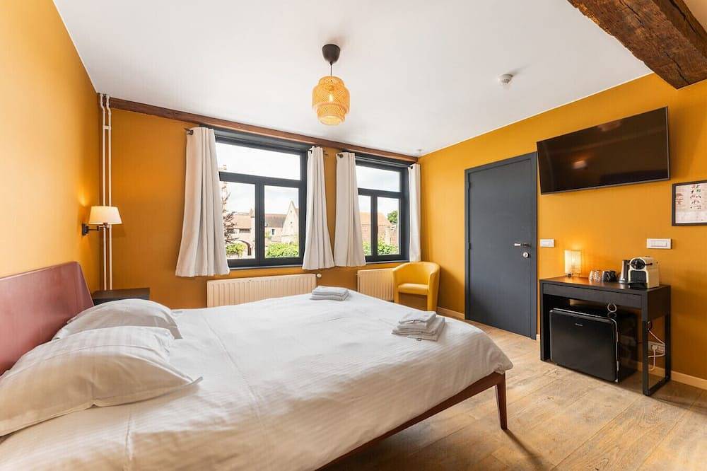 Garden room w. view old brewery The Lake Suites in Bruges, Flandre-Occidentale