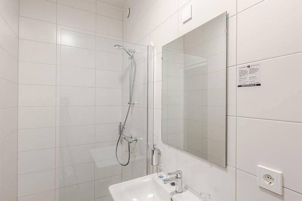 Welcoming Room with Convenient Location Near Leeuwarden Train Station in Leeuwarden, Niederländische Nordsee