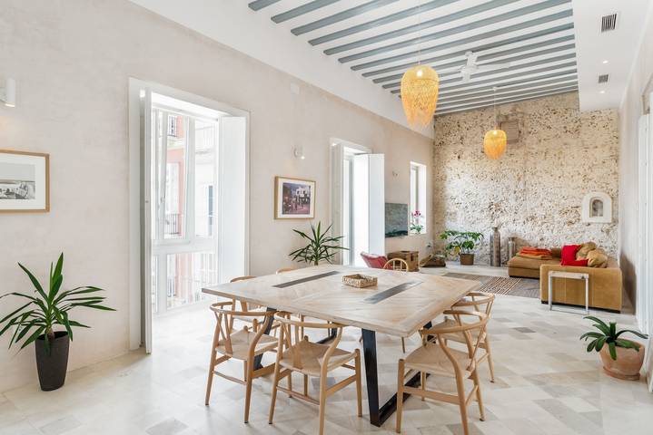 Apartamento entero, Apartamento de lujo en una ubicación de ensueño con un magnífico diseño, terraza en la azotea in Casco Antiguo de Cádiz, Cádiz