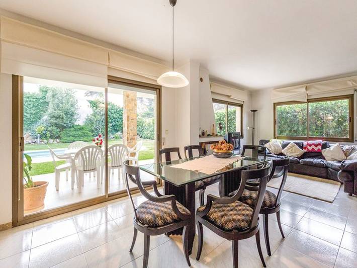 Location de vacances pour 10 personnes, avec terrasse ainsi que piscine et jardin, adapté aux familles à L'Escala - 4