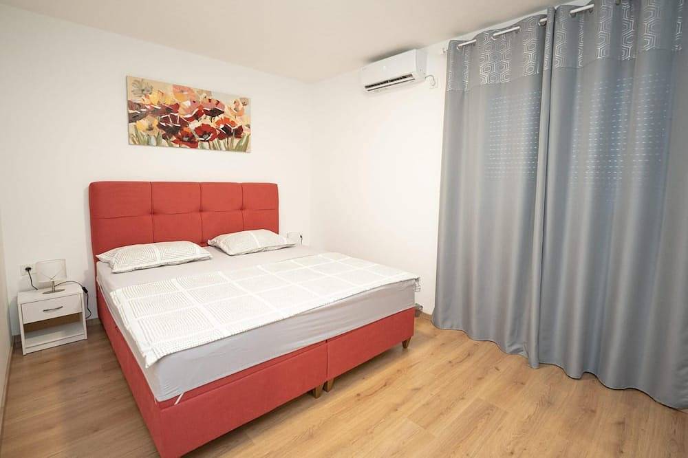 Ganze Wohnung, 3-Zimmer-Ferienwohnung mit Pool Zmijavci, Zagora in Imotski, Makarska Riviera