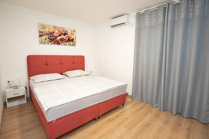 Ganze Wohnung, 3-Zimmer-Ferienwohnung mit Pool Zmijavci, Zagora in Imotski, Makarska Riviera