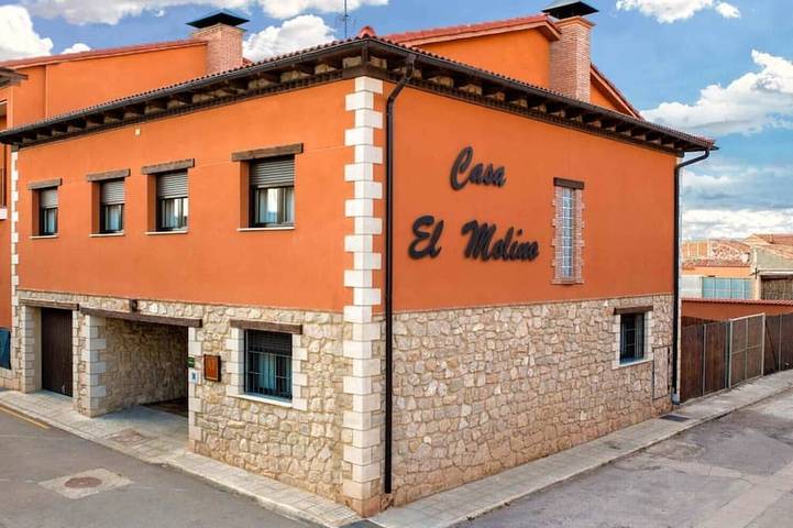 Vakantiehuis voor 10 personen, with terras and tuin as well as whirlpool, met huisdier in Santa Eulalia