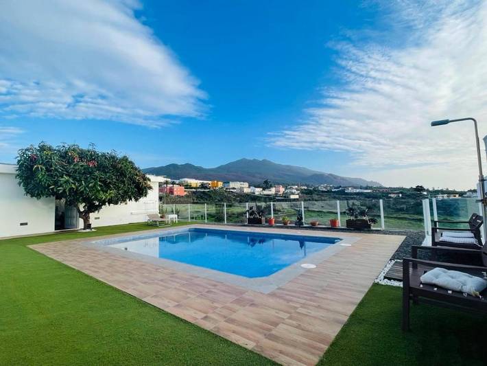 Apartamento de vacaciones para 2 personas, con piscina y jardín además de terraza y vistas - 1