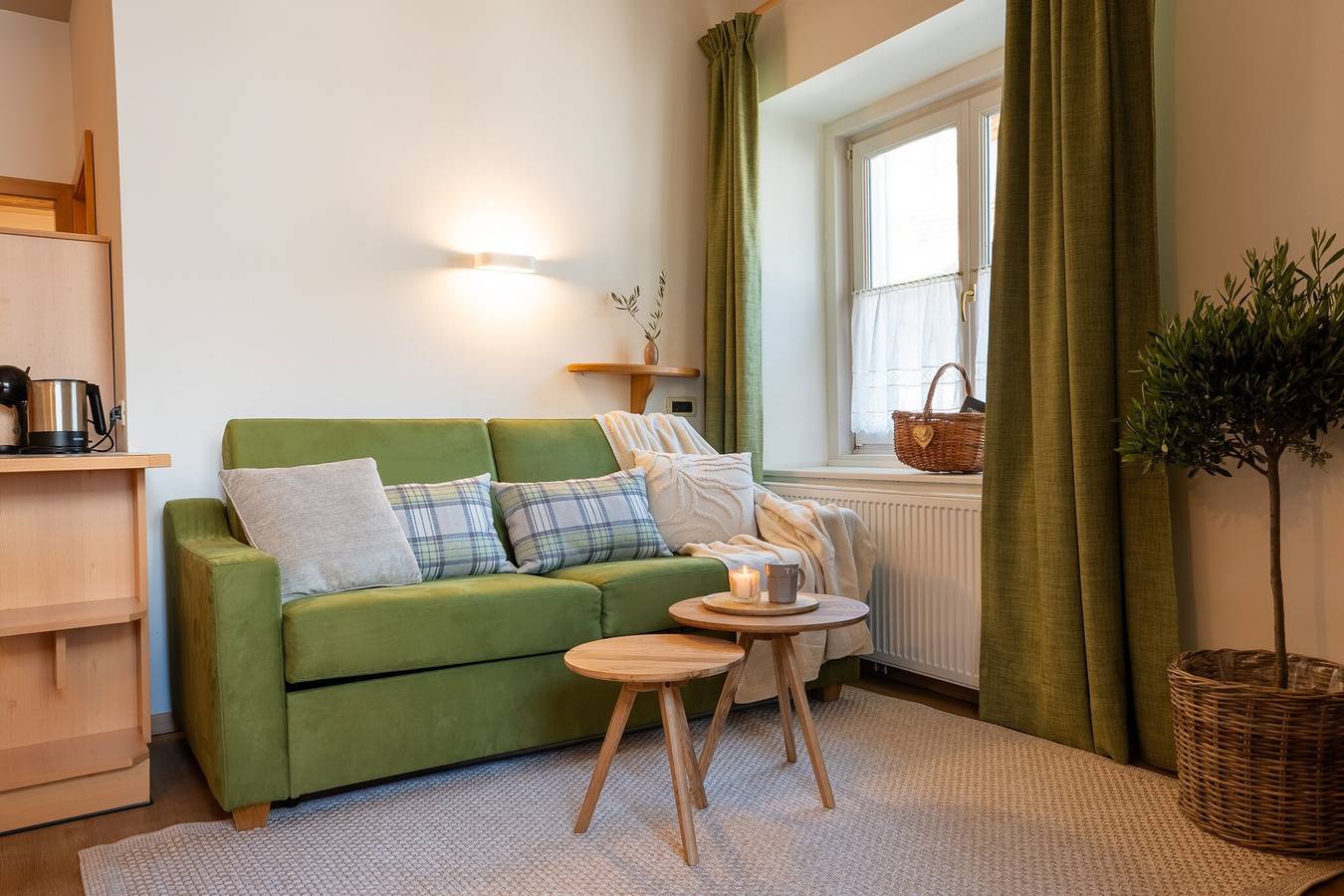 Ganze Wohnung, Familien-Logenplatz am Dorfplatz  in Nals, Nonsberggruppe