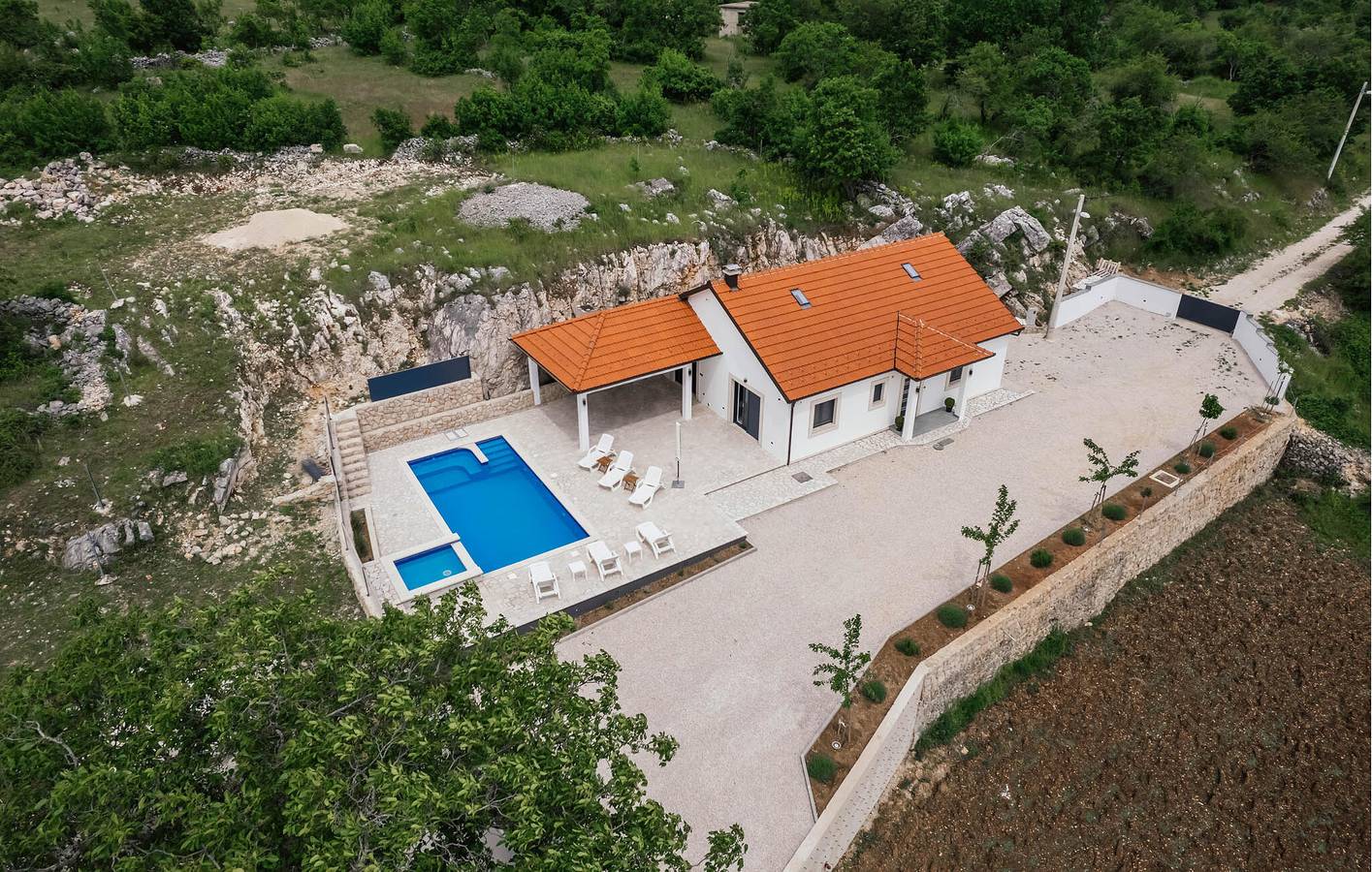 Reizende 2-Zimmer-Wohnung mit Pool, Terrasse und in der Nähe des Flusses Ričina in Imotski, Makarska Riviera