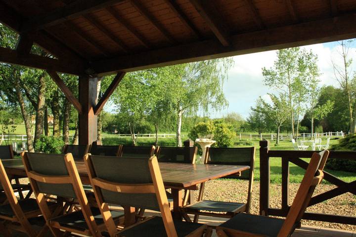 Gîte pour 15 personnes, avec vue sur le lac ainsi que terrasse et jardin dans la Sarthe - 4