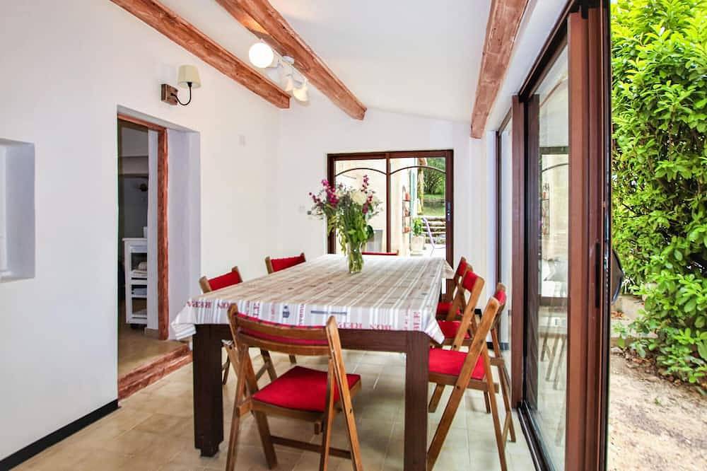 Awesome home in Goult in Goult, Parc naturel régional du Luberon