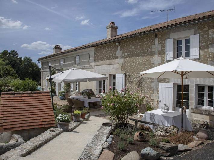 Chambre d’hôte pour 2 personnes, avec Terrasse et Jardin ainsi que Piscine et Vue