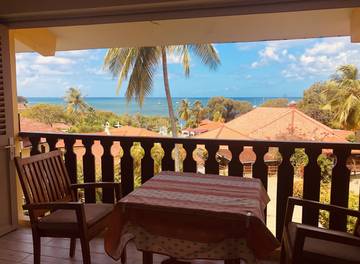 Gîte pour 2 personnes, avec piscine ainsi que jardin et terrasse dans Le Marin