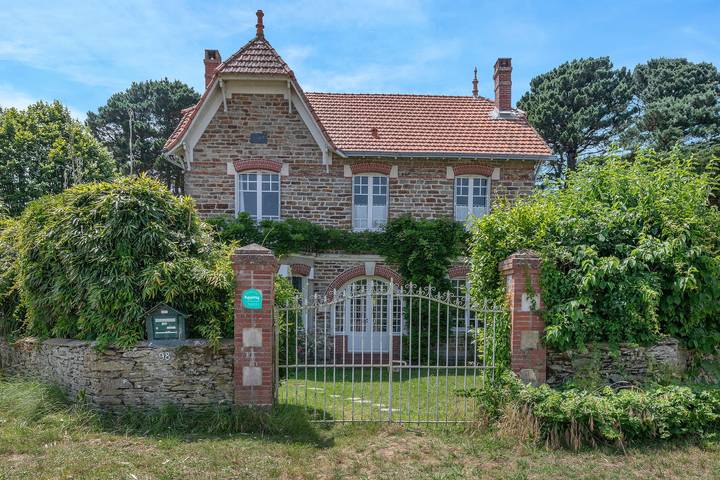 Location de vacances pour 14 personnes, avec terrasse et jardin à Saint-Michel-Chef-Chef - 2