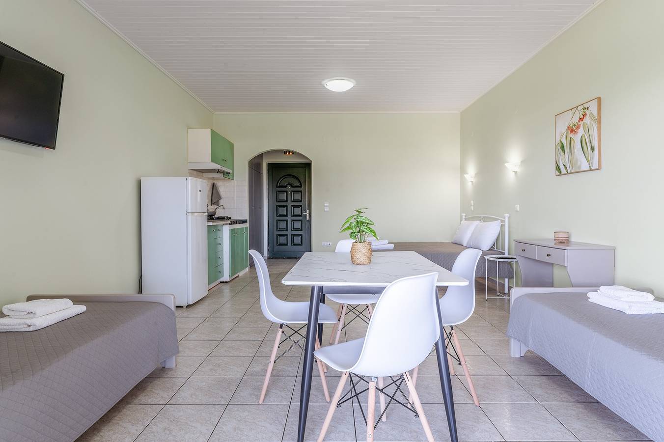 Ganzes Studio, Einzimmerapartment '2' mit privater Terrasse, Wlan und Klimaanlage in Golf von Kyparissia