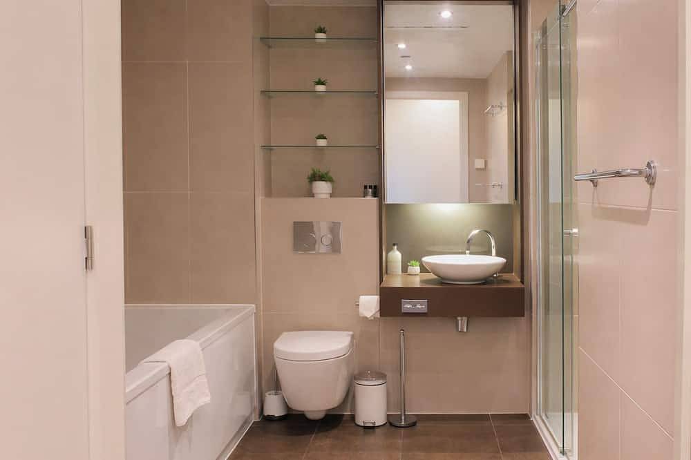 Ganze Wohnung, Modern & Vibrant Bed Apartment in Angel, London by Mysquare in Islington, London