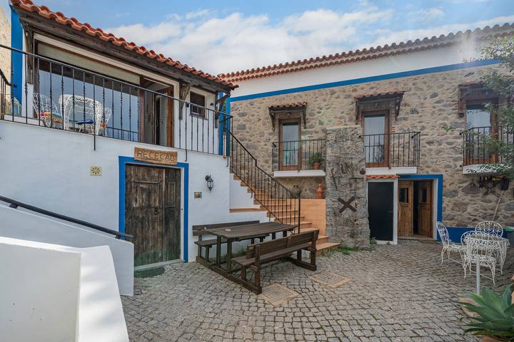 Apartamento inteiro, Apartamento 'Suíte' com Jardim Partilhado, Wi-Fi e Ar Condicionado in Marmelete, Distrito de Faro
