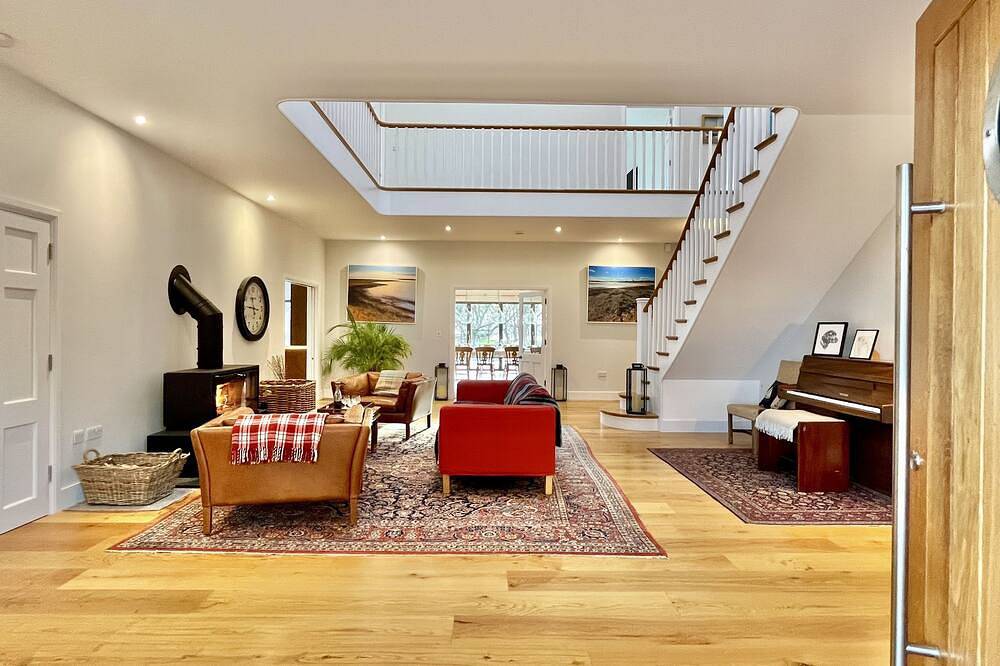 The Shallows by inspirestays-com - a luxury house that sleeps 12+2 guests in 6 bedrooms in Hayling Island, Havant