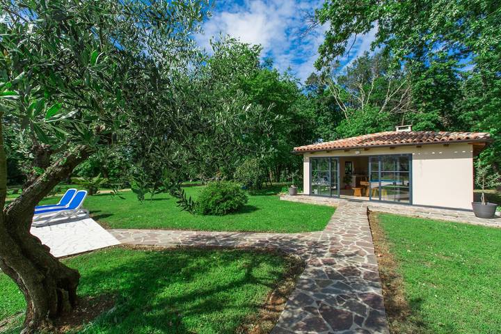 Ferienwohnung für 2 Personen, mit Terrasse und Pool sowie Garten, kinderfreundlich in Porec und Umgebung - 4