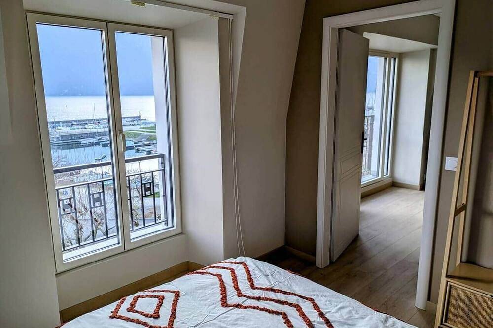 Entire apartment, Les Flots Harmonieux (30m² lake view) in Aix-les-Bains, Chambéry region