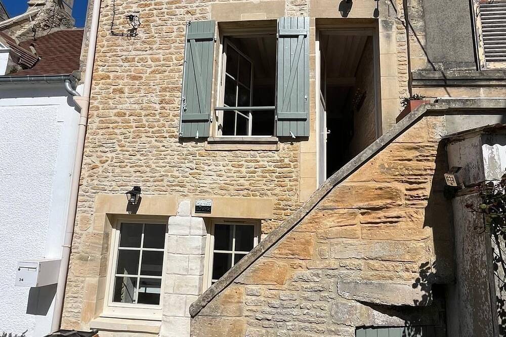 Charming house made of stone, 100 meters from the beach. in Saint-Aubin-sur-Mer (Calvados), Caen region