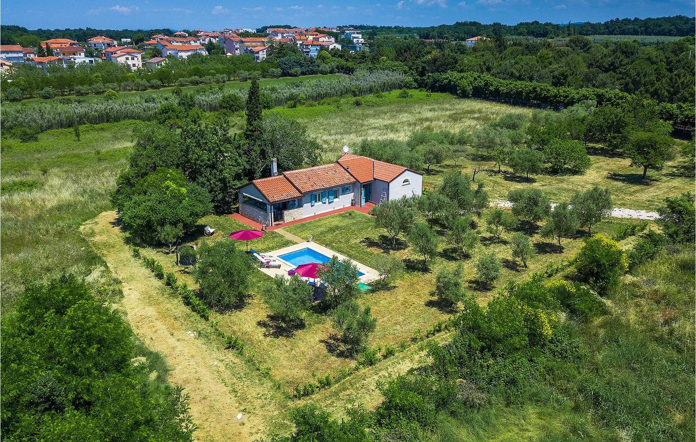 Moderne 2-Zimmer-Wohnung mit Pool, Parkplatz und 2 km Entfernung zum Strand in Novigrad, Umag und Umgebung