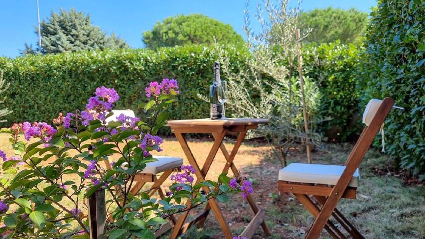 Ferienwohnung für 5 Personen, mit Garten und Terrasse, kinderfreundlich in Novigrad