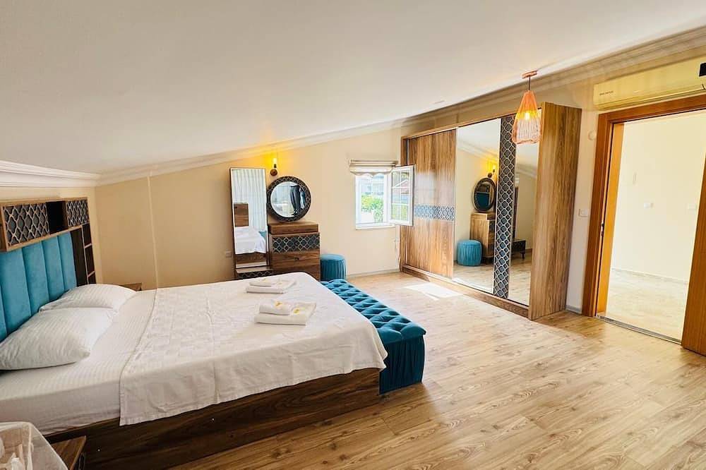  Villa King With Heated Pool  6-bedroom and 4-bathroom Luxury Villa+suıt rooms in Belek, Provinz Antalya