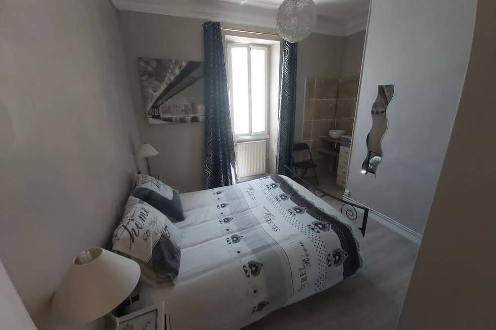 2-bedroom house 100 m from the sea with panoramic sea view in La Ciotat, Marseille region