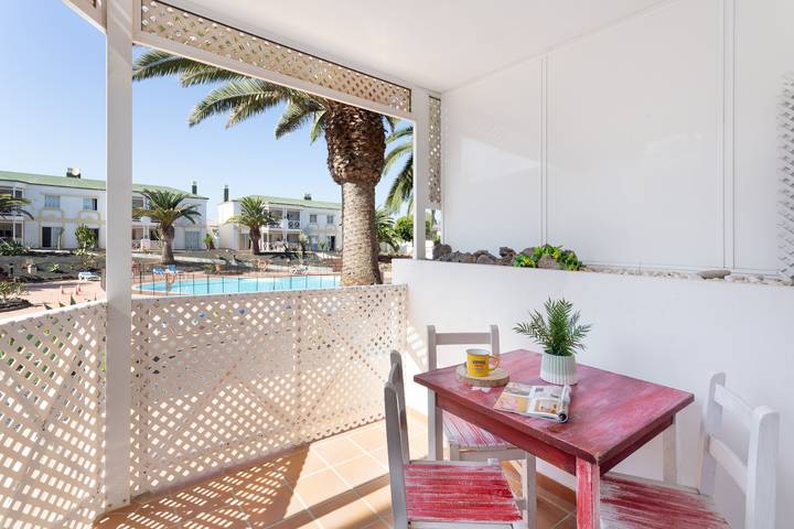 Entire apartment, Holiday Apartment 'Relax Holiday' with Shared Pool, Private Terrace and Wi-Fi in Bajo del Medio (La Oliva), La Oliva