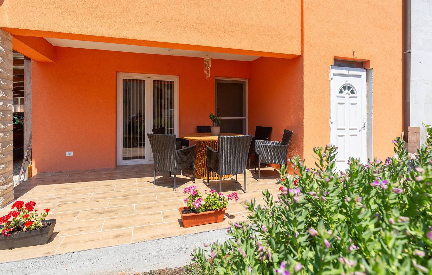 Ganze Ferienwohnung, Charmante 75 m² große Wohnung mit malerischer Aussicht, Terrasse und Parkplatz in Juricani, Umag und Umgebung
