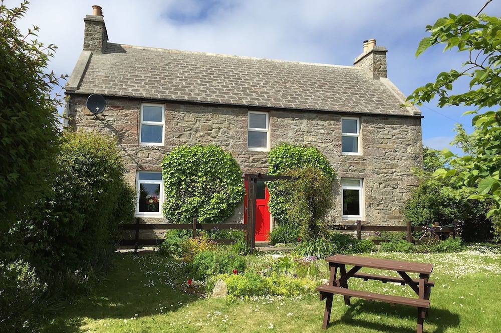 Sherwood Cottage: Traditional 2 bedroom stone cottage in Burray village, Orkney. in Burray, Orkney Inseln