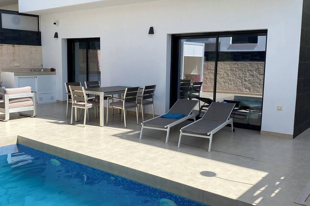 Modern villa in a quiet location in Benijófar, Costa Blanca