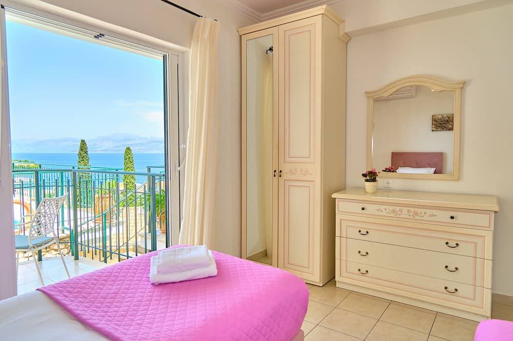 Villa Spiros with private heated pool Imerolia Kassiopi in Kassiopi, Corfu