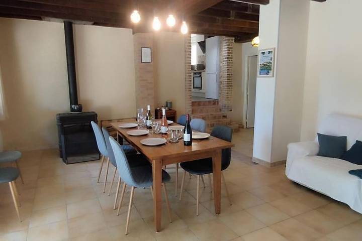Location de vacances pour 9 personnes, avec jardin à Sens-Beaujeu - 4