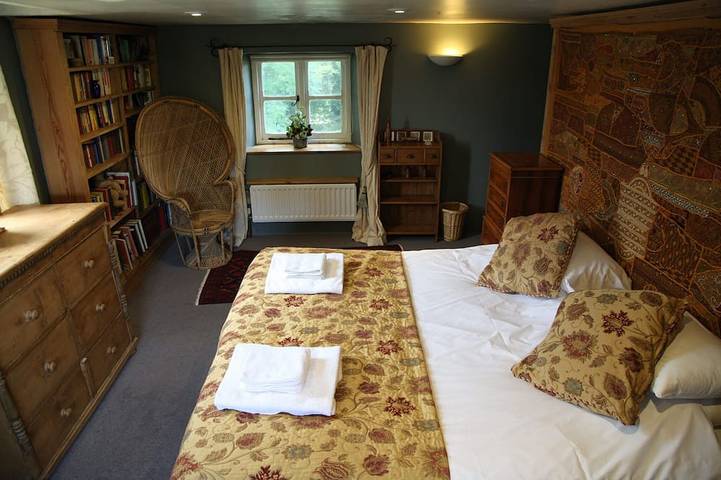 Einzigartiges Ferienhaus mit beheiztem Swimmingpool im Inneren und Whirlpool in Stockland, Devon