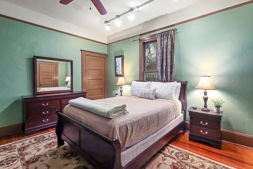 Gorgeous, Historic Downtown Home – Tucked into Uf! in Gainesville, Alachua County