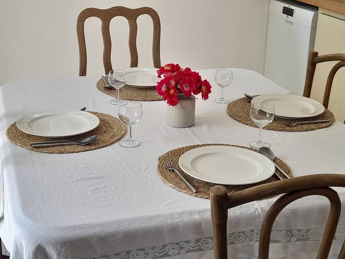 Gîte « Location de Vacances » avec terrasse privée, jardin privé et Wi-Fi in Ambleville, Charente