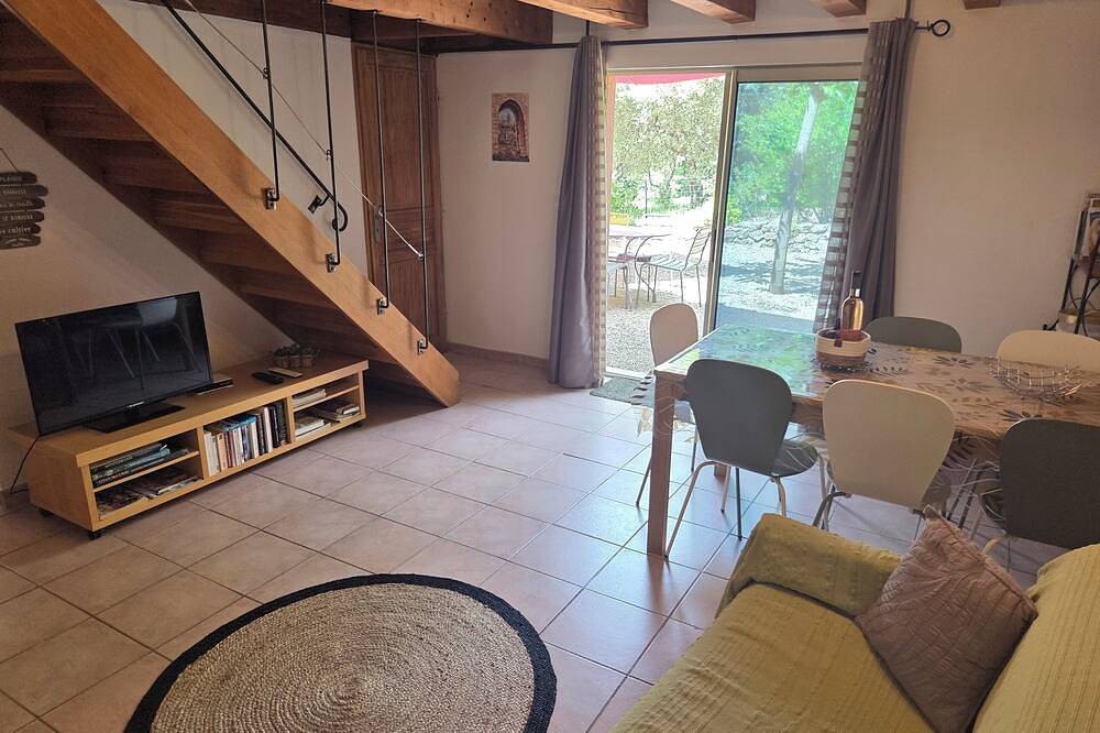 Gîte nature avec piscine et jardin privé à Flayosc – Calme et charme authentique in Flayosc, Région de Draguignan