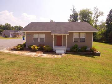 Log Cabin for 6 Guests in Lake Guntersville, Alabama, Picture 1