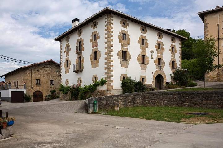 Casa de vacaciones para 8 personas, con vistas y jardín, Se admiten mascotas en Ulzamaldea - 2