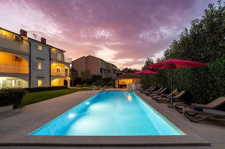 Villa für 12 Personen, mit Garten und Balkon in Poreč