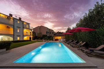 Villa für 12 Personen, mit Balkon und Garten in Poreč